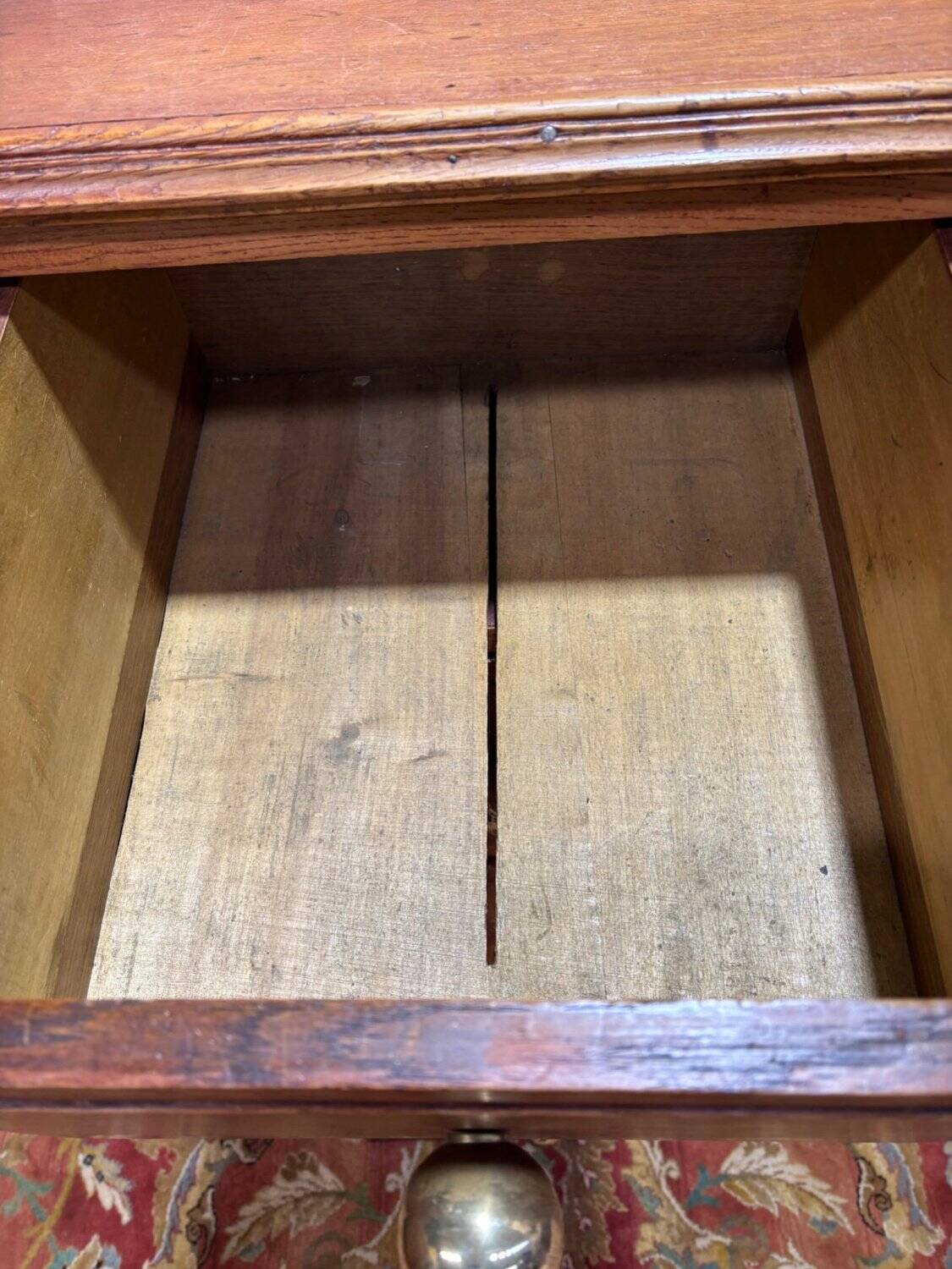 Antique oak chest of drawers - late 19th/early 20th century.