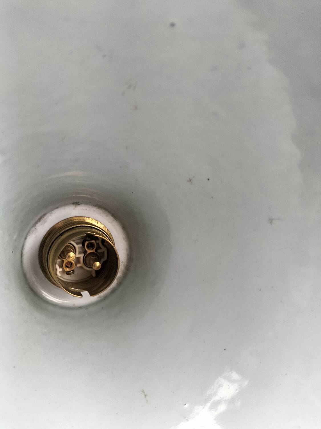 2 suspensions with enamelled sheet metal cones