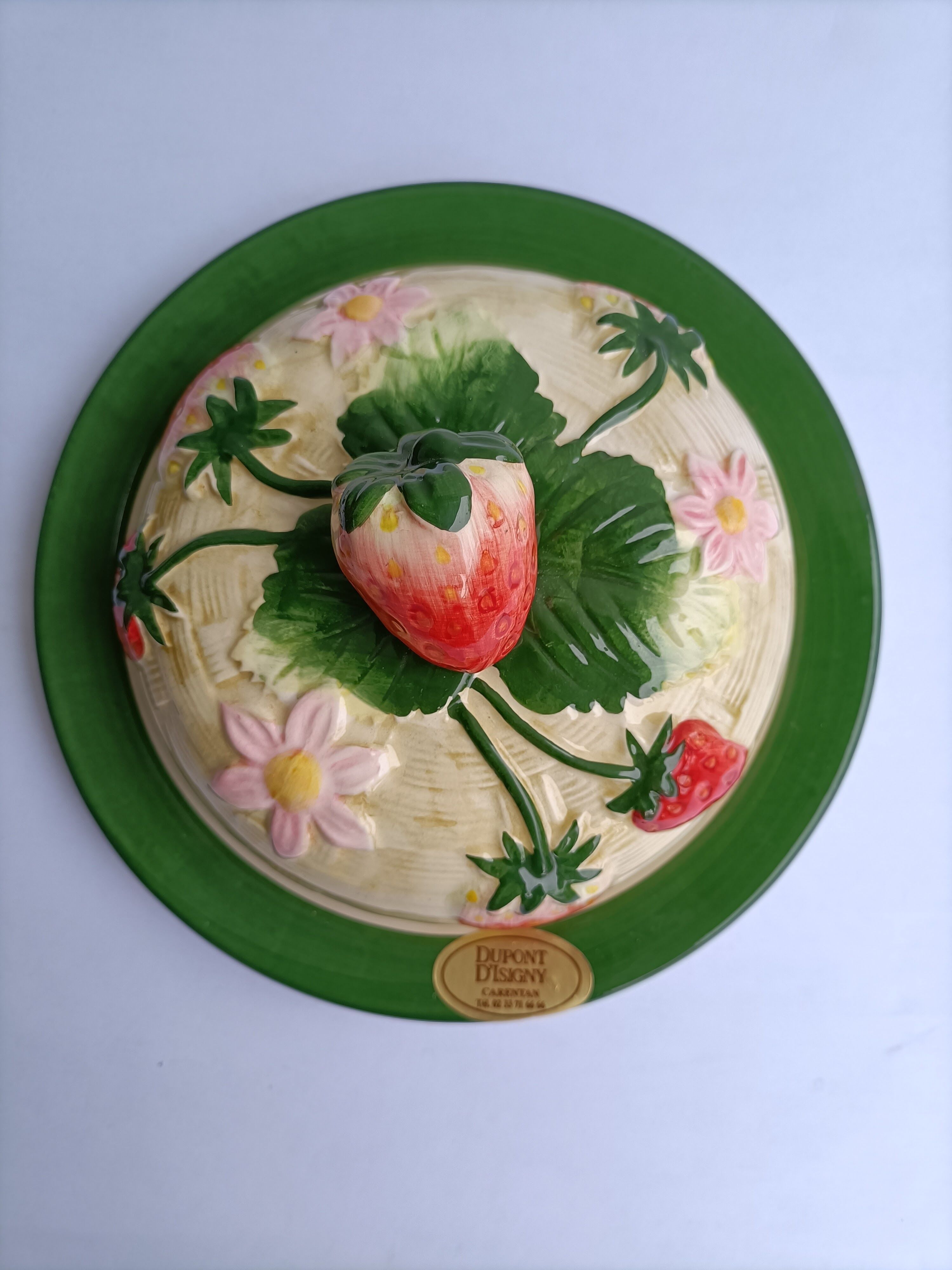 Beurrier vintage en porcelaine décoration fraises
