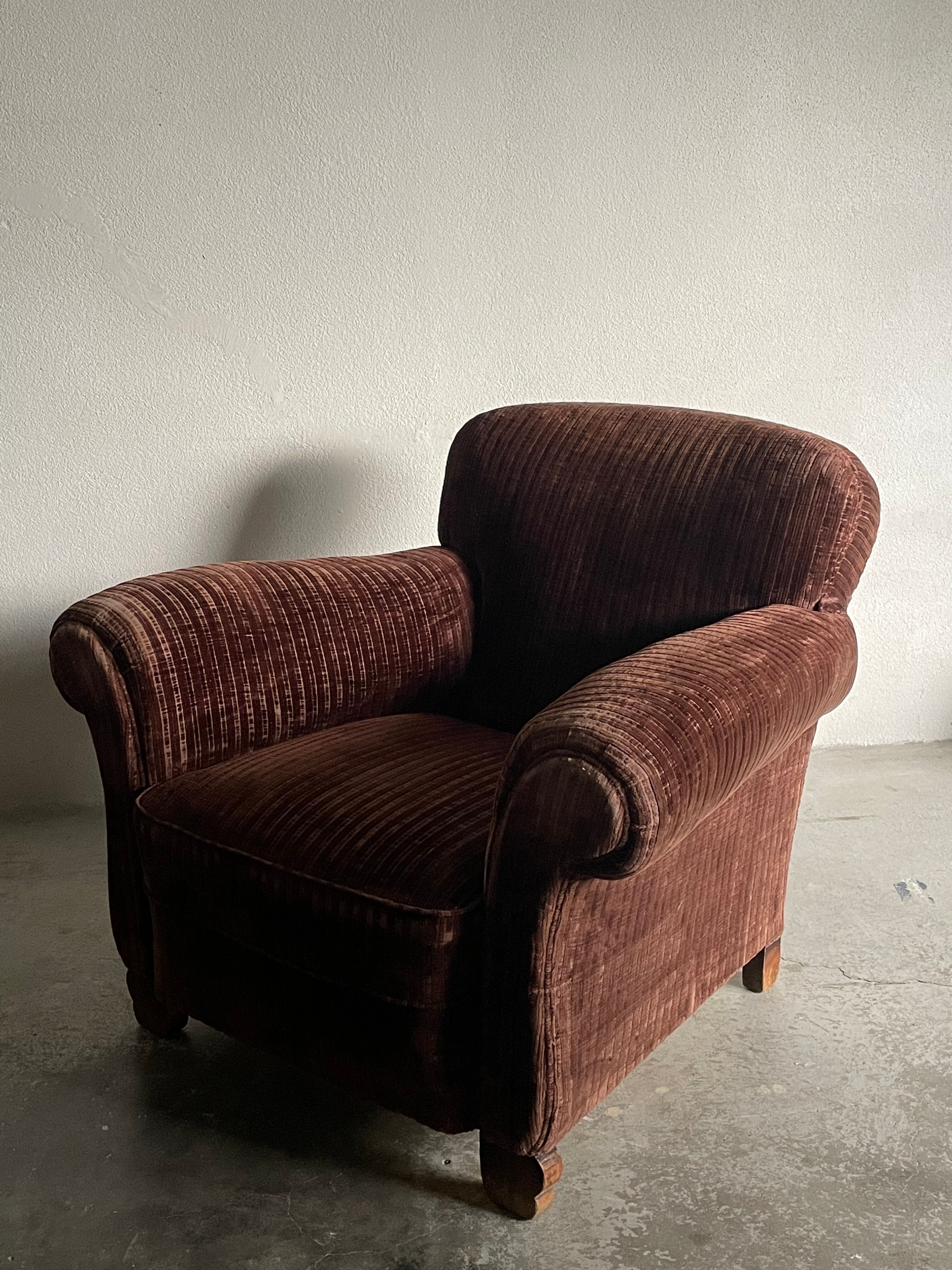 Velvet club armchair