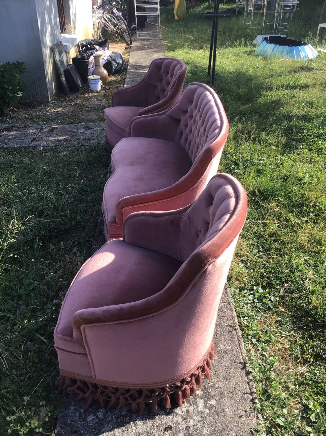 Sofa and 2 toad armchairs