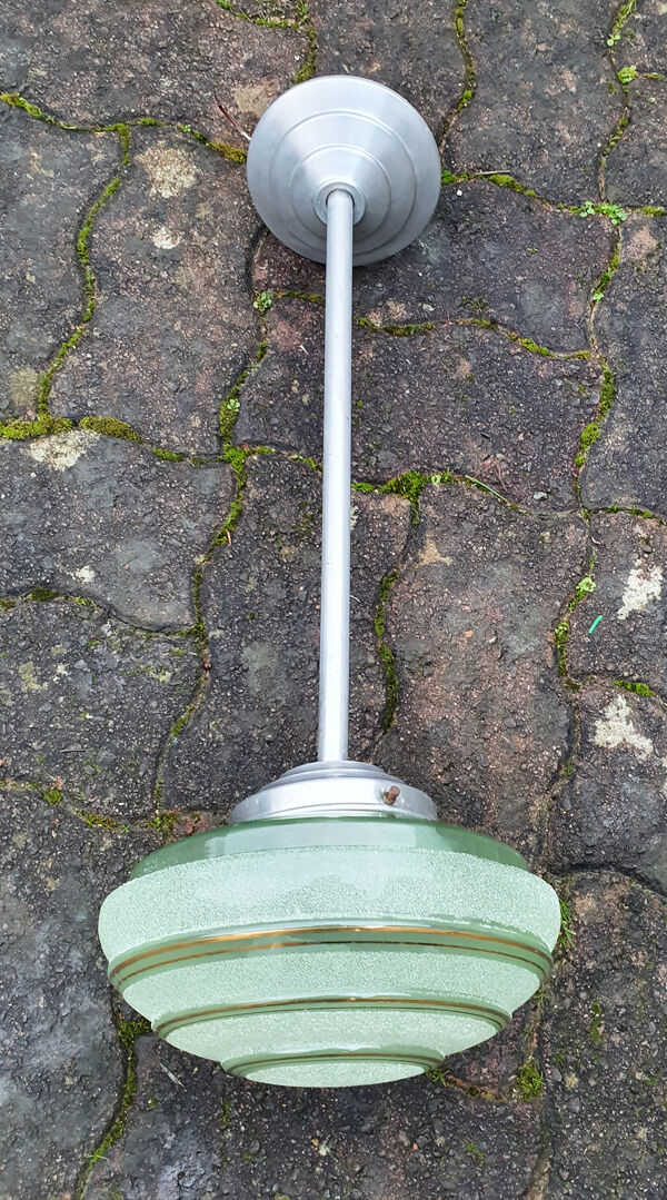 Suspension un bras, aluminium et opaline, années 50