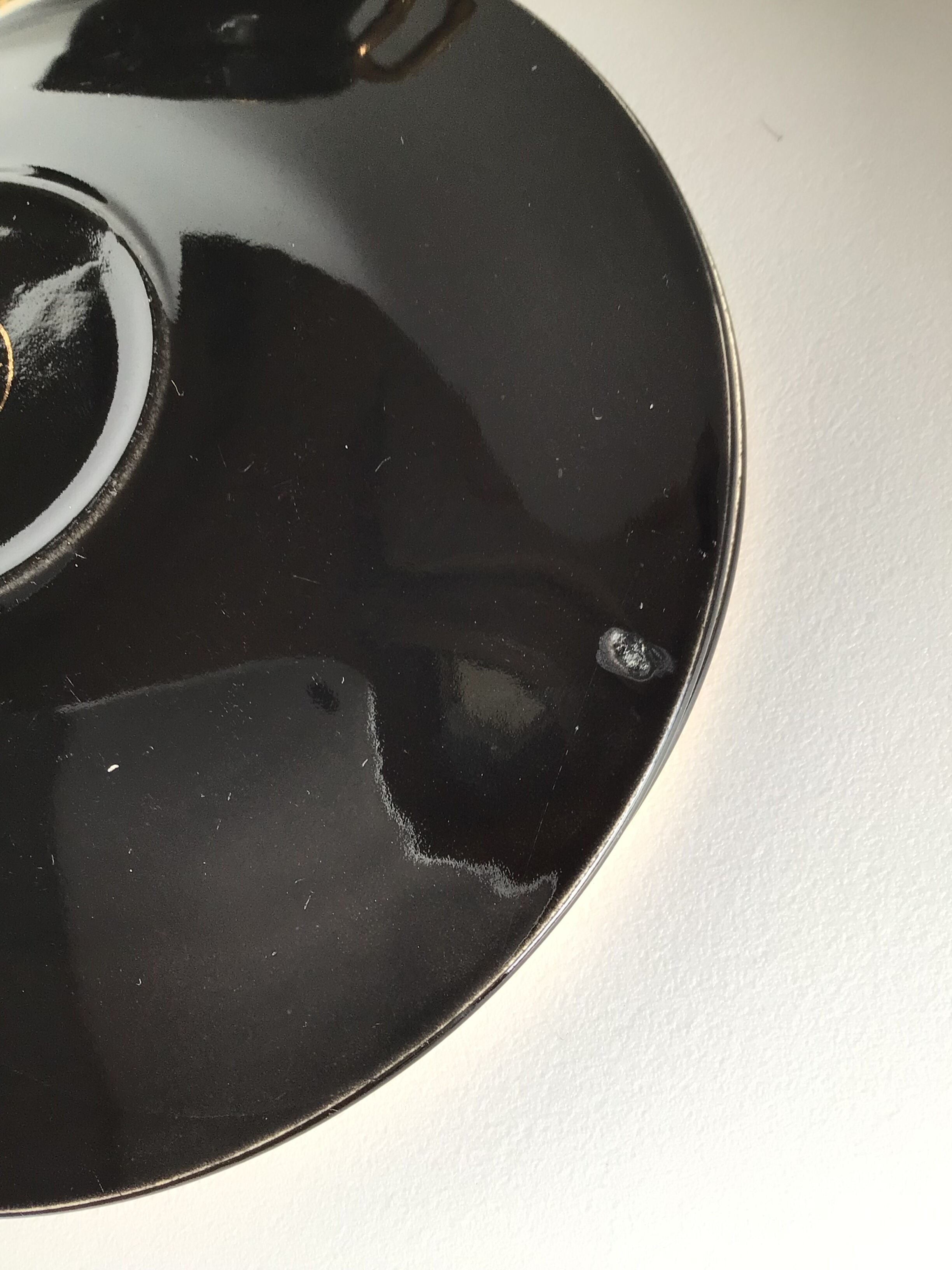 6 Black cups and colors Salins la Baule with saucers