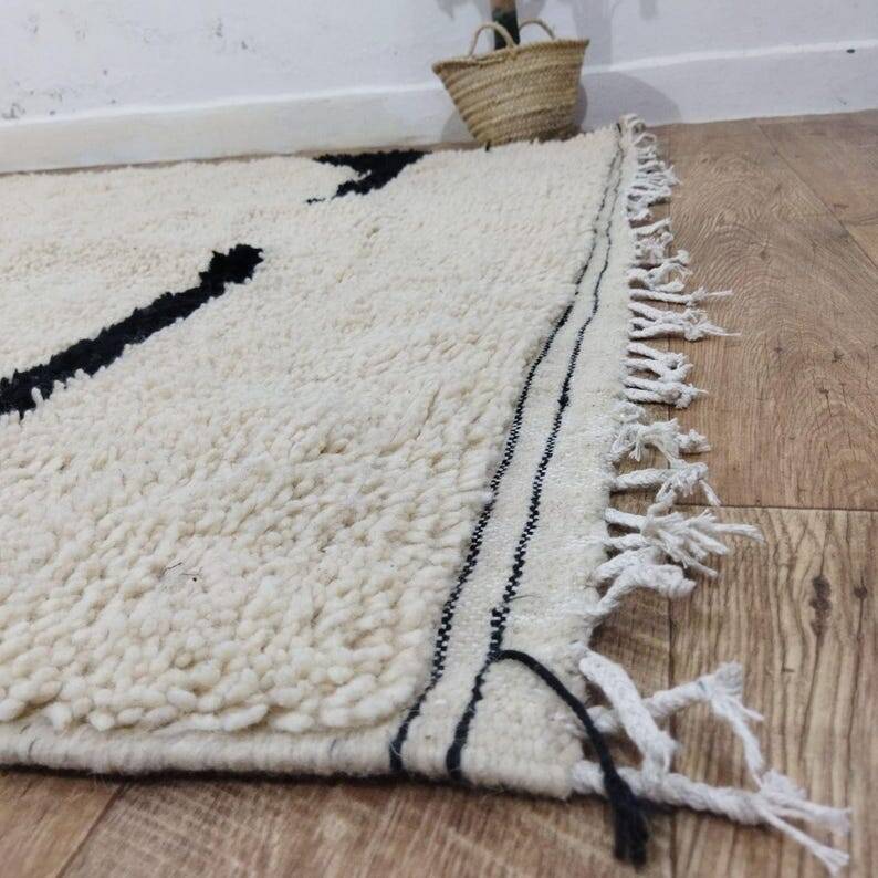 Moroccan wool rug 250cm x 150cm