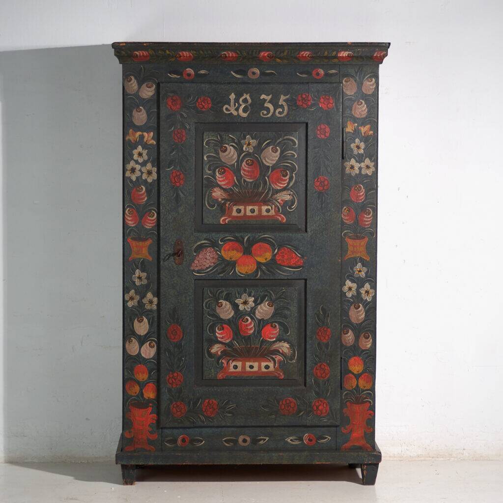 Antique painted pine wardrobe – Austro-Hungarian Empire, Year 1835