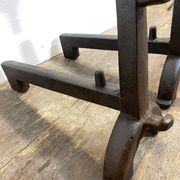 Paire de chenets anciens en fonte, décor rustique, vers 1900