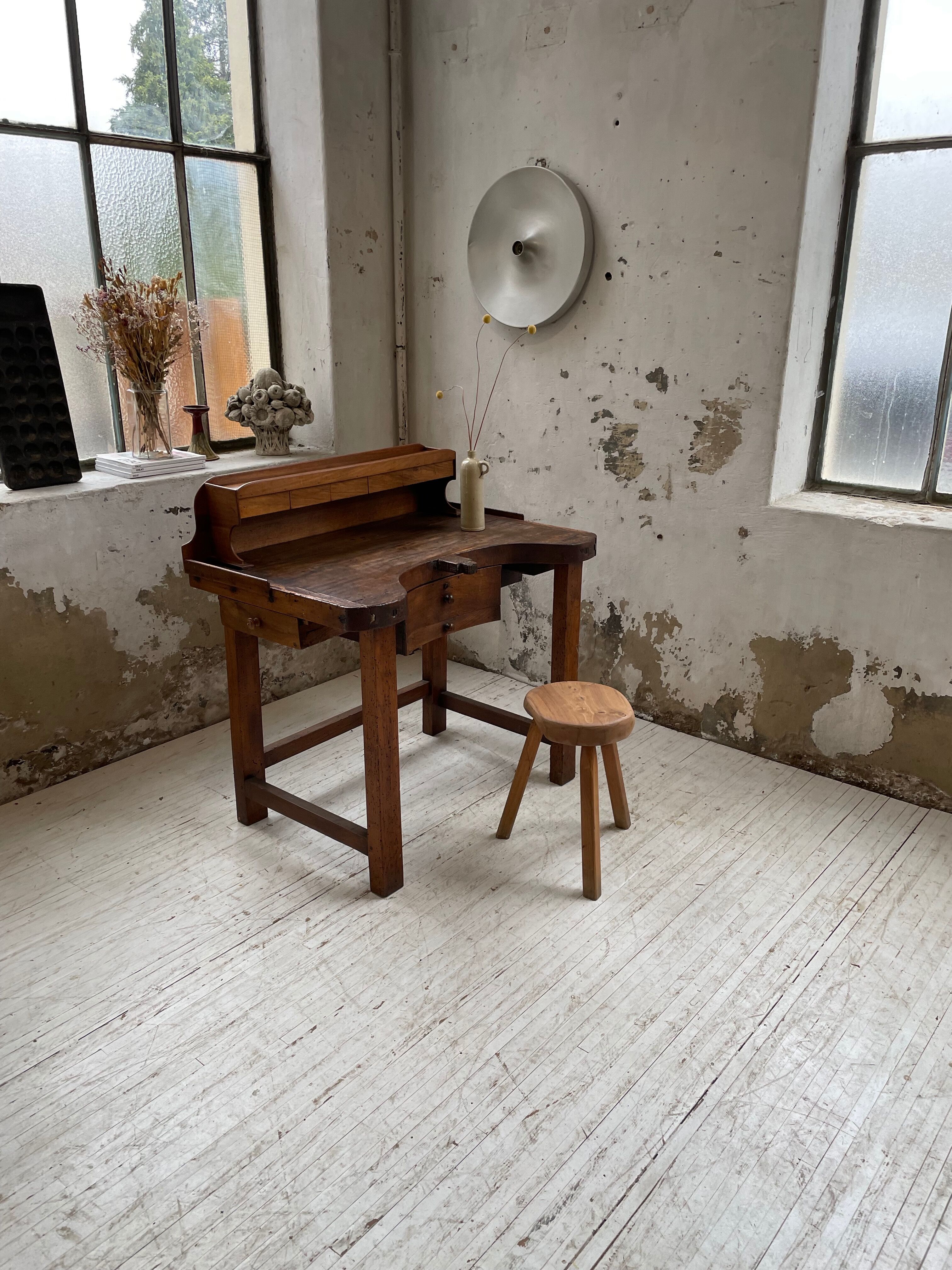 Establishment of jeweler XIXth oak