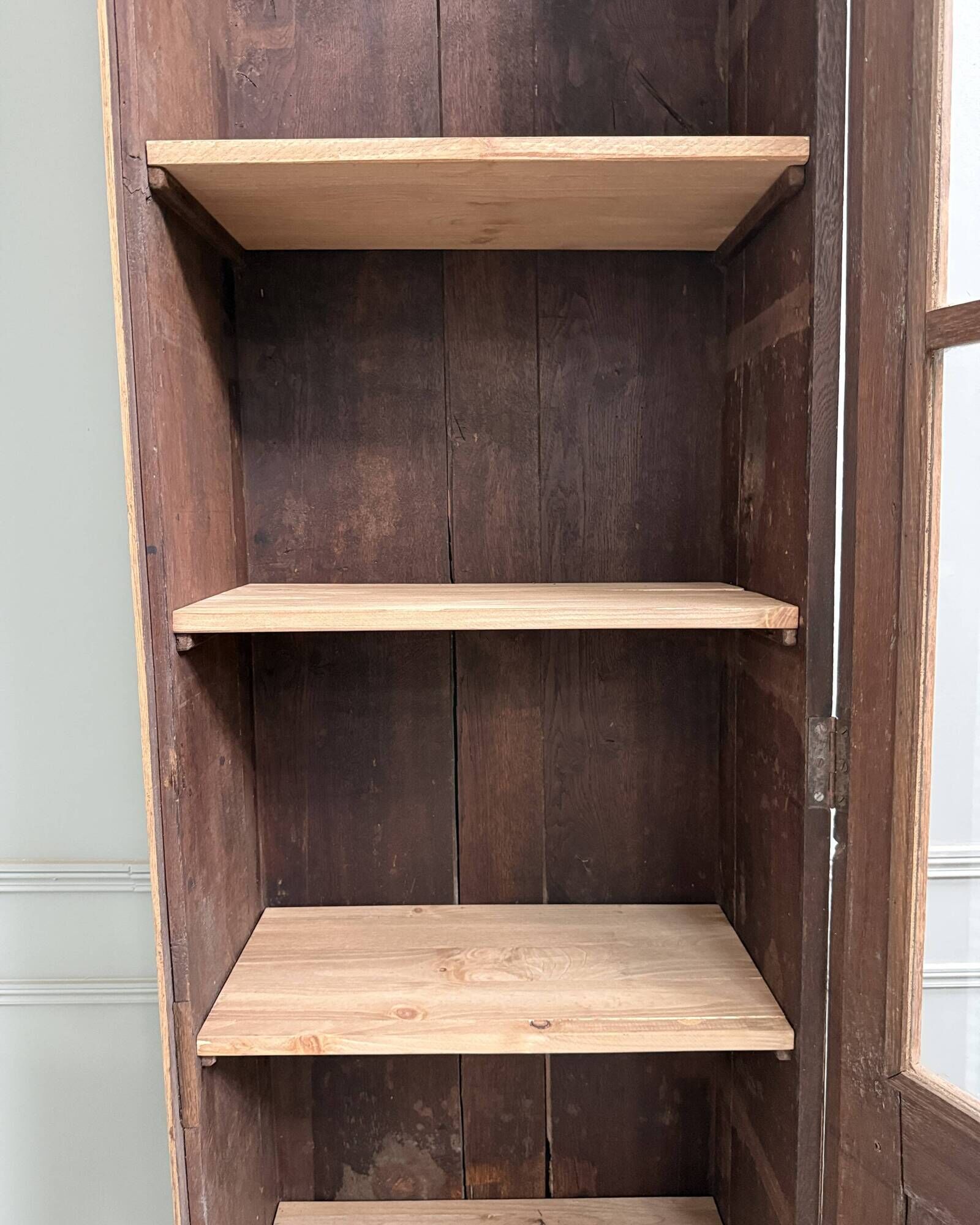 High glass-fronted oak cabinet (renovated)