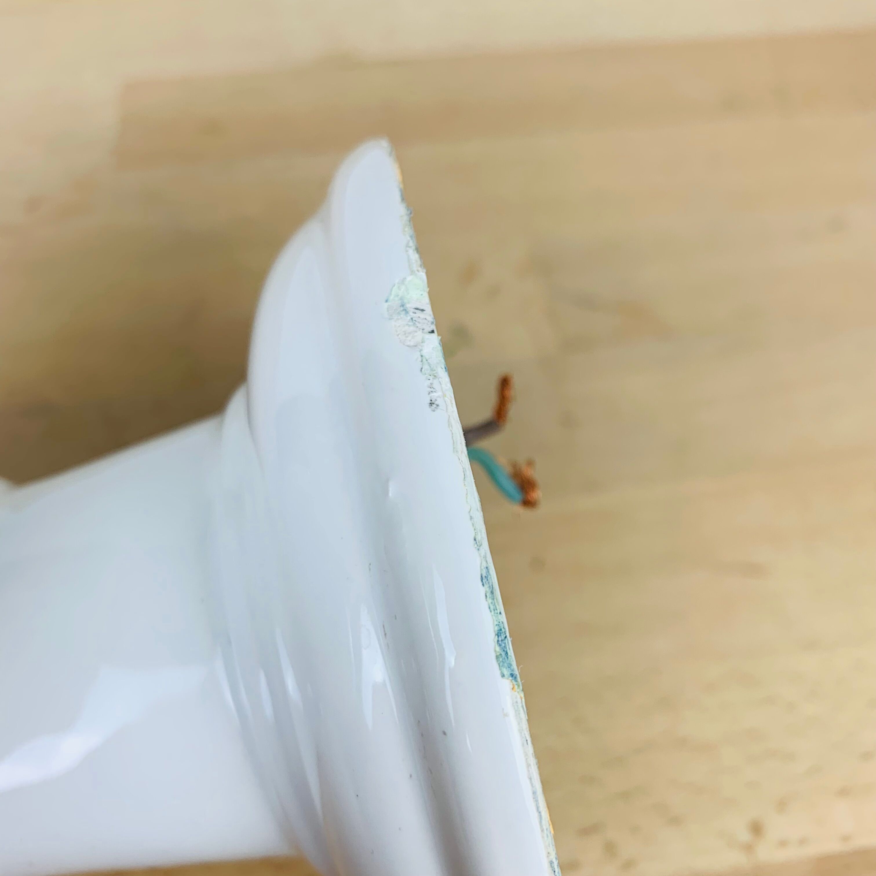 White and opaline ceramic hand wall lamp