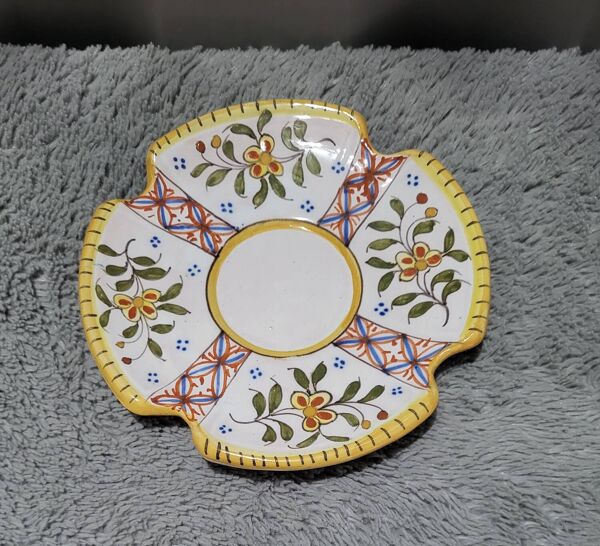 3 tasses et soucoupes sous tasses signé Jules Verlingue en bon état