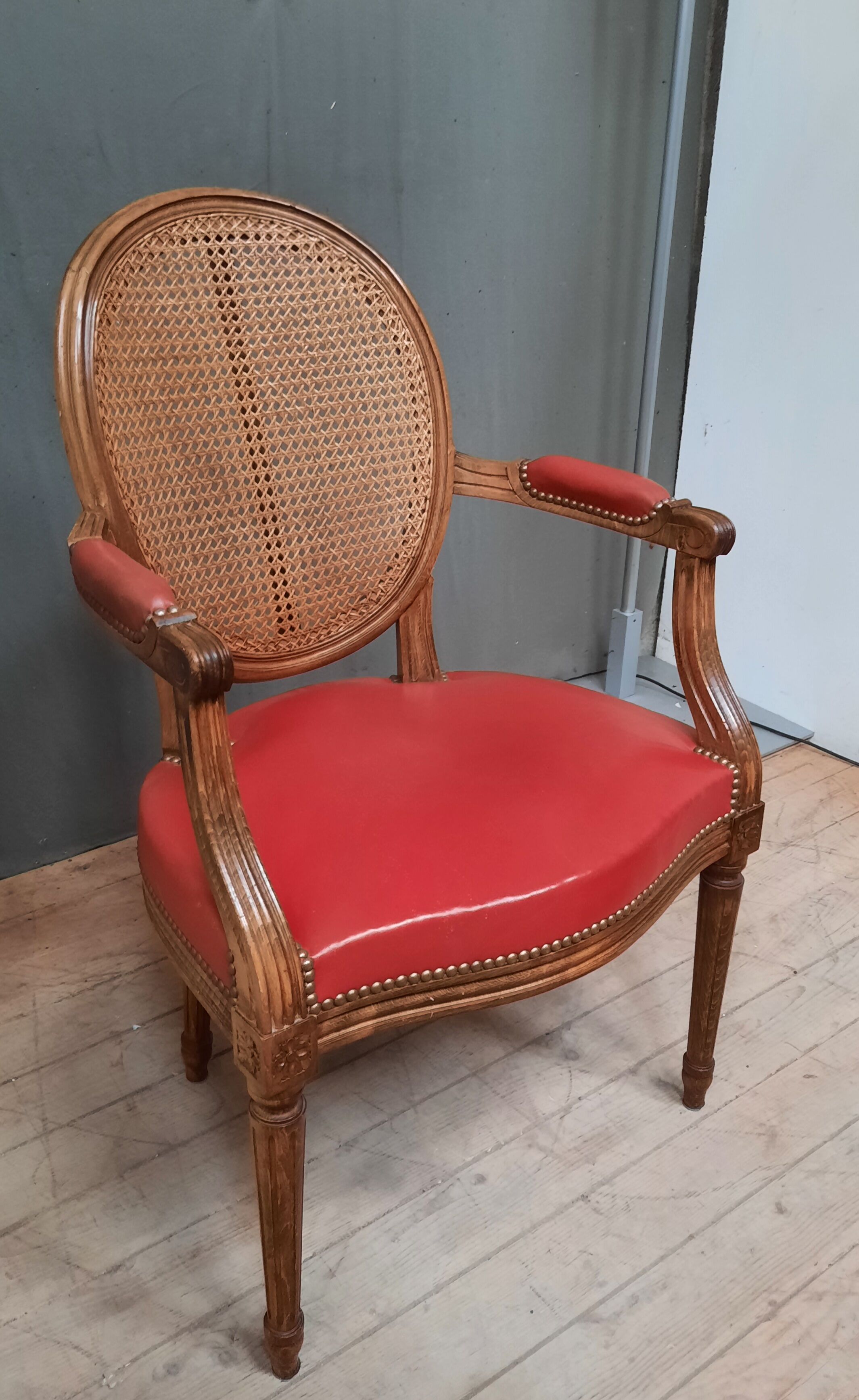 Medaillon armchair, style Louis XVI