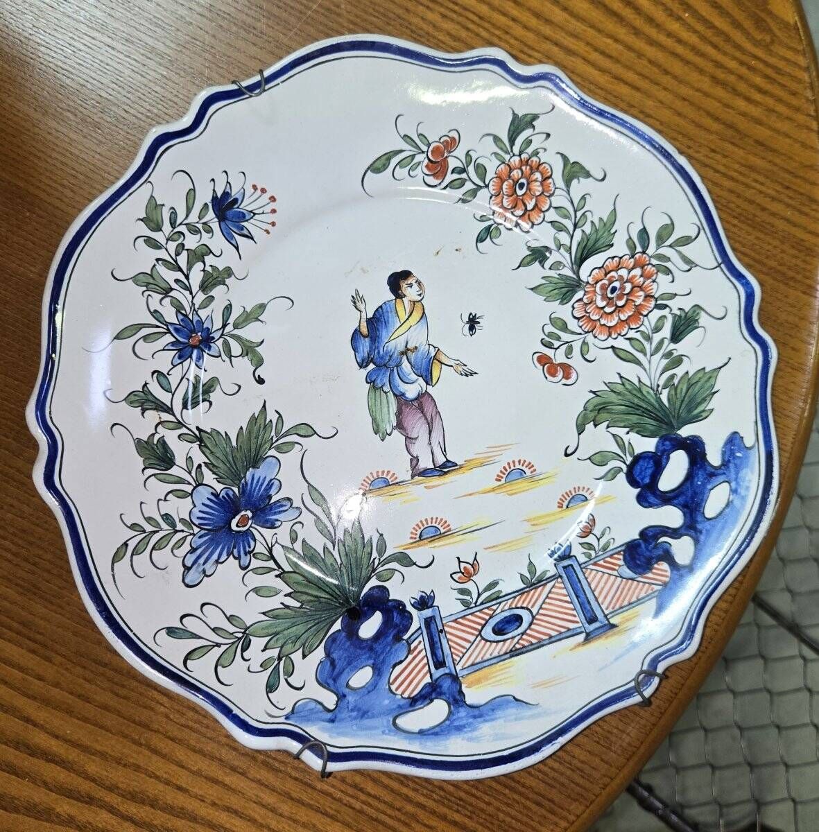 Ceramic dish with Chinese decorations
