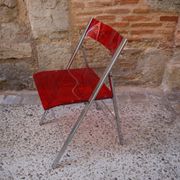 Chaise pliante en plexiglas rouge