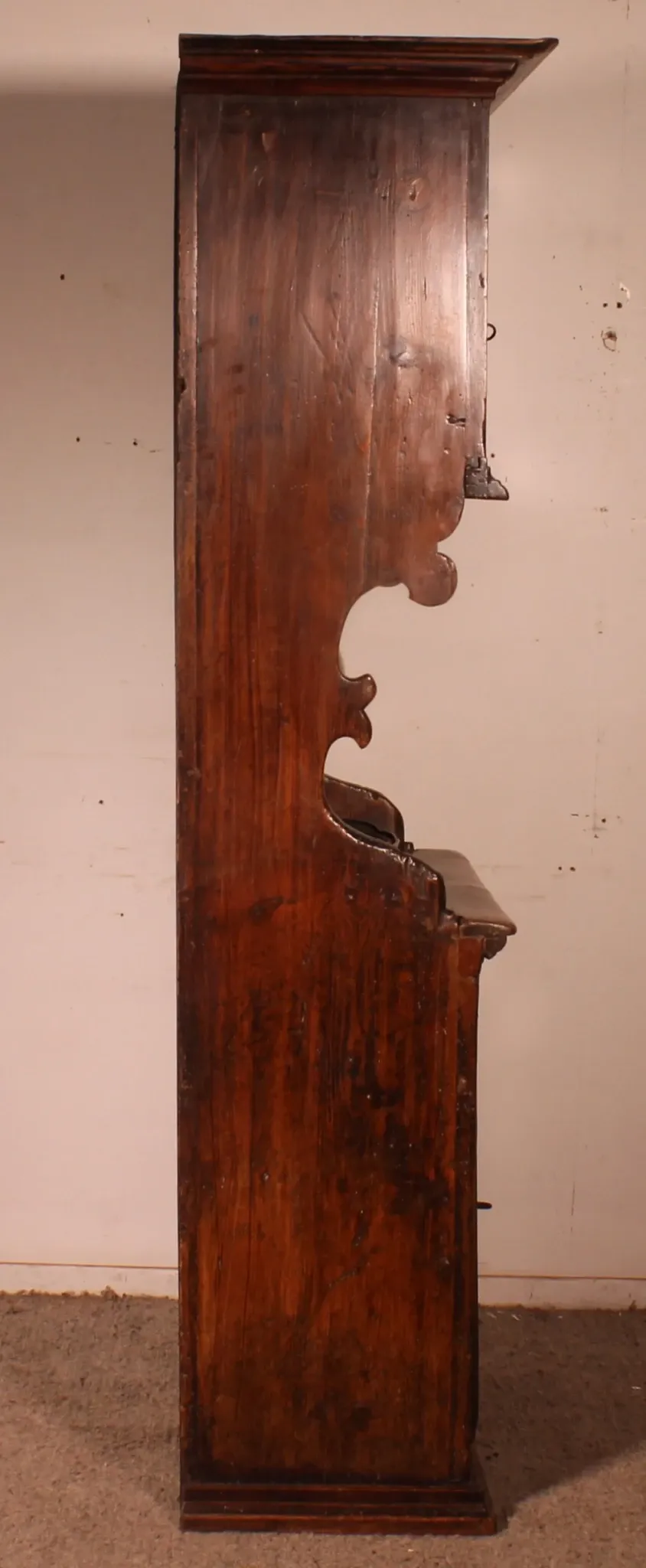 petit vaisselier en bois de mélèze - 17° siècle -Suisse