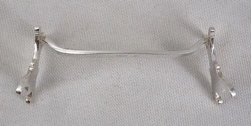 Christofle Chrysanthème, 4 silver-plated knife rests, excellent condition.