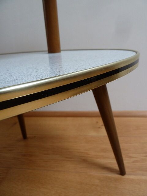 tripod plant holder table