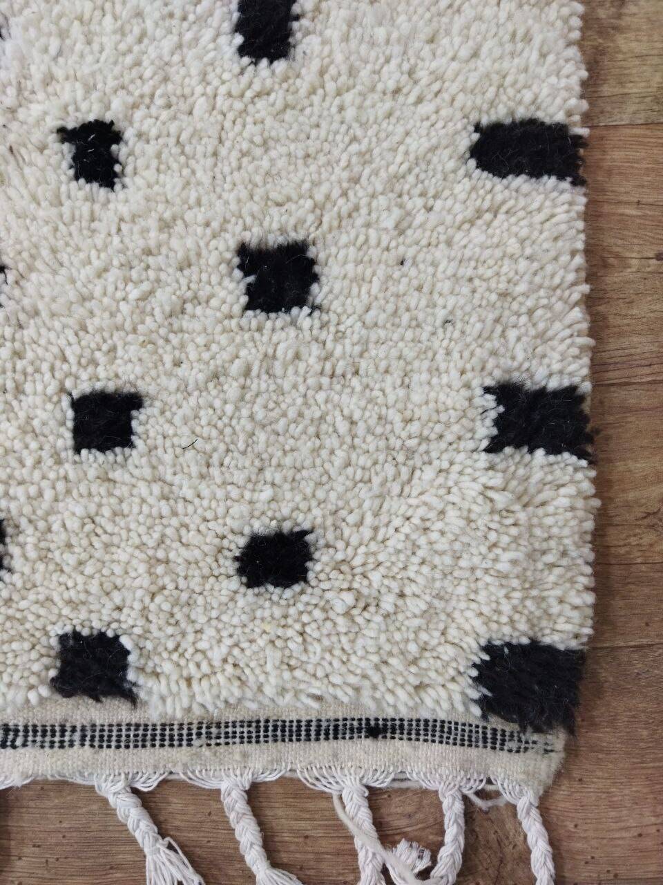 Handmade moroccan polka dot berber rug 294 x 194 cm