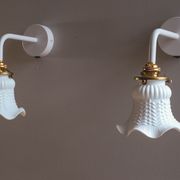 Set of 2 wall sconces in tulip glass painted white