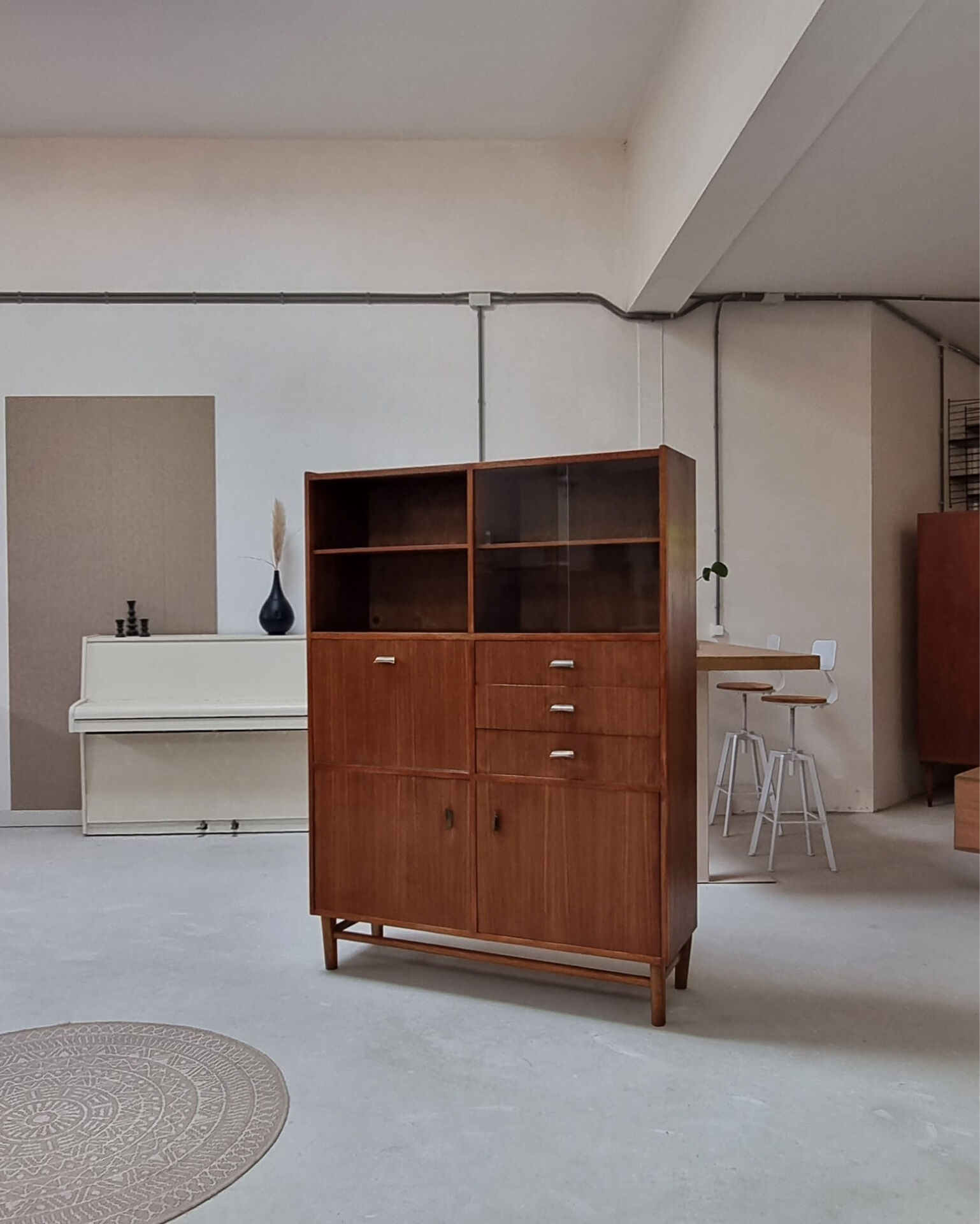 Highboard du milieu du siècle