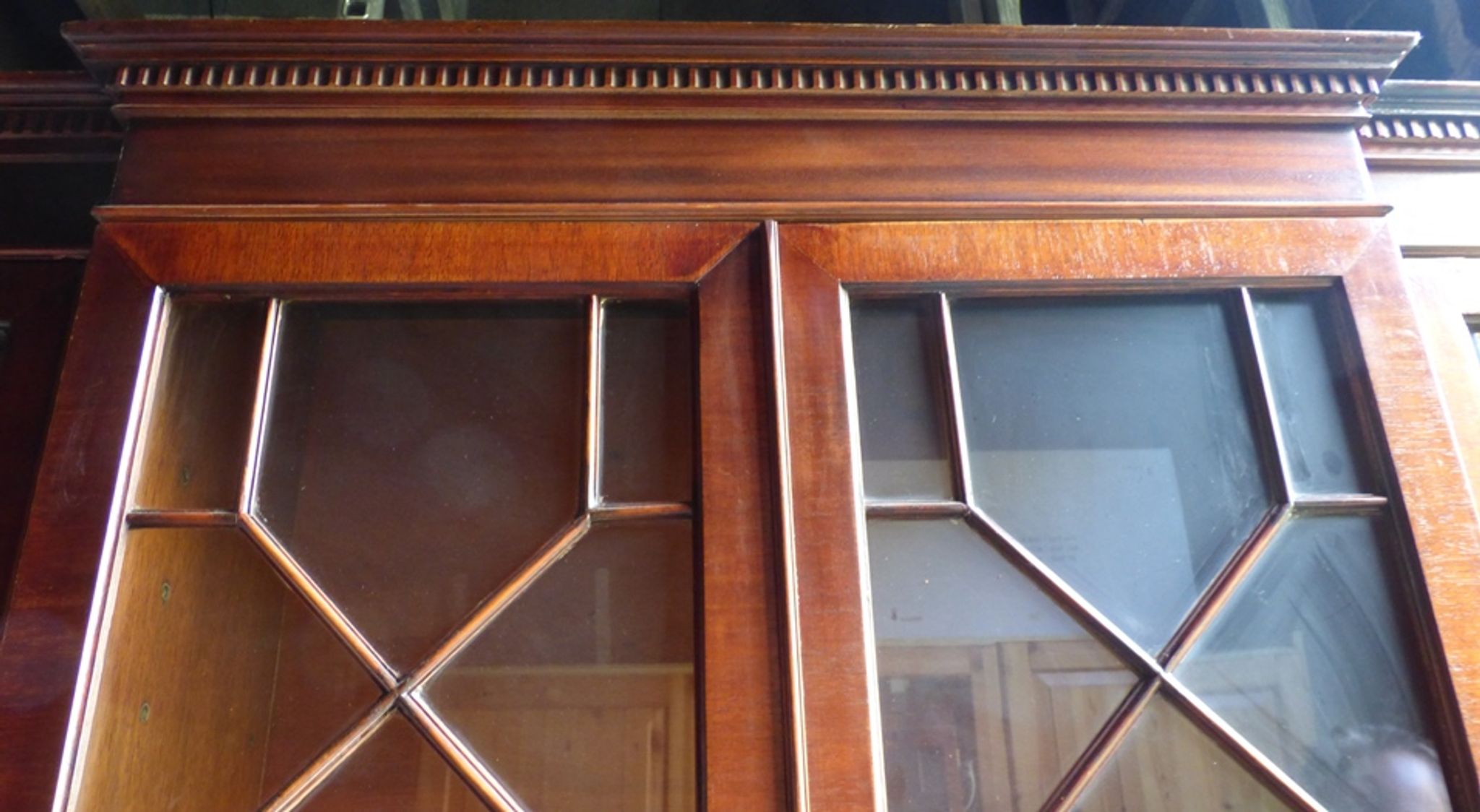 Scribanne bookcase in mahogany veneer English work of the twentieth century