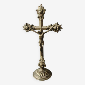 Antique crucifix/standing cross of jesus christ/altar inri. in cracked patinated brass. art deco. dim. 38 x 20 cm