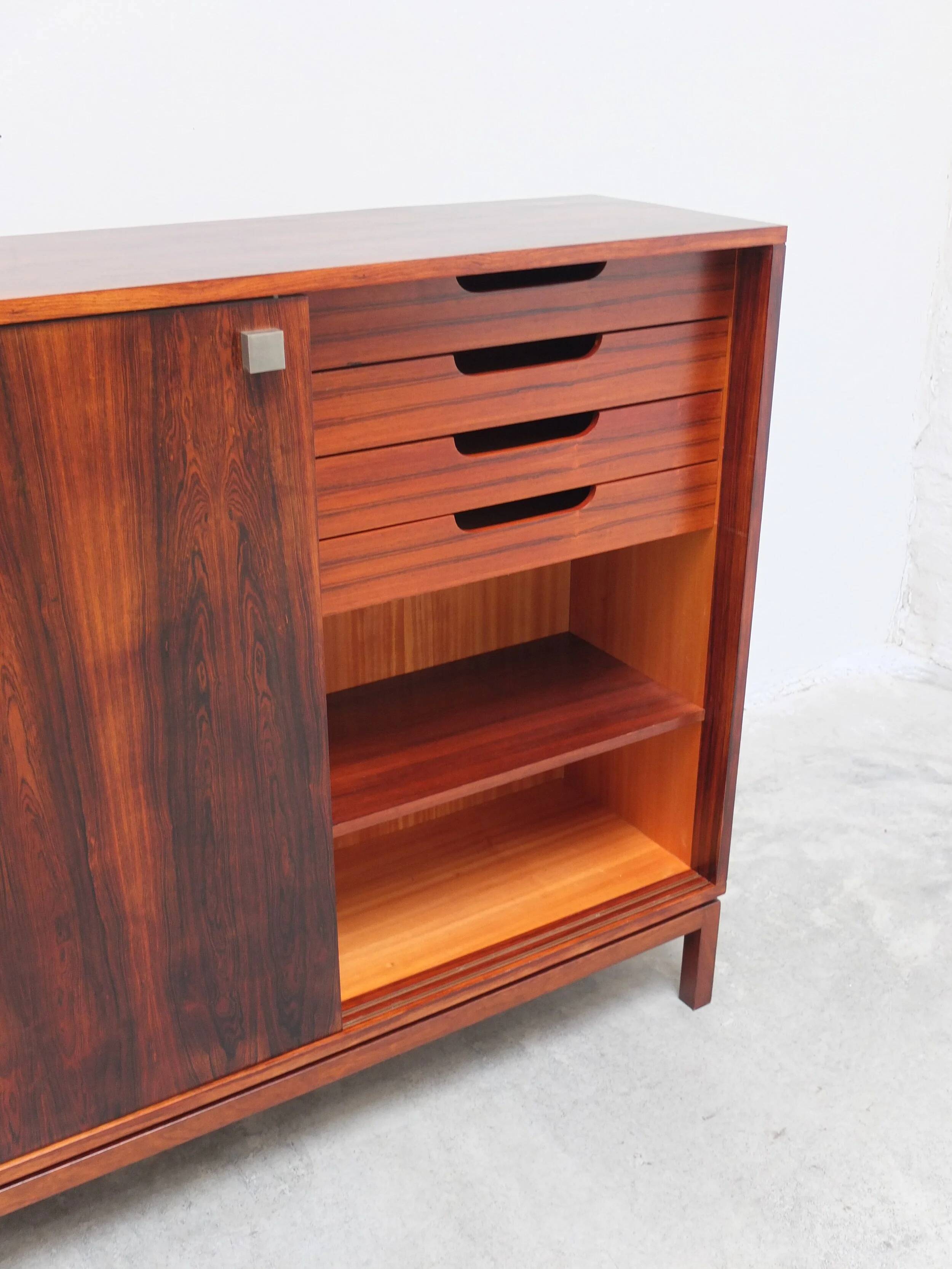 Cabinet en palissandre avec portes coulissantes par Alfred Hendrickx pour Belform, années 1960.