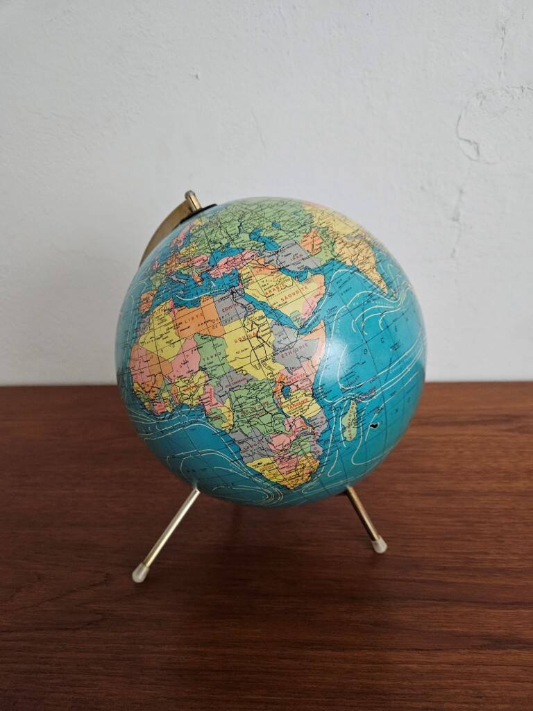 Barren Globe Lamp