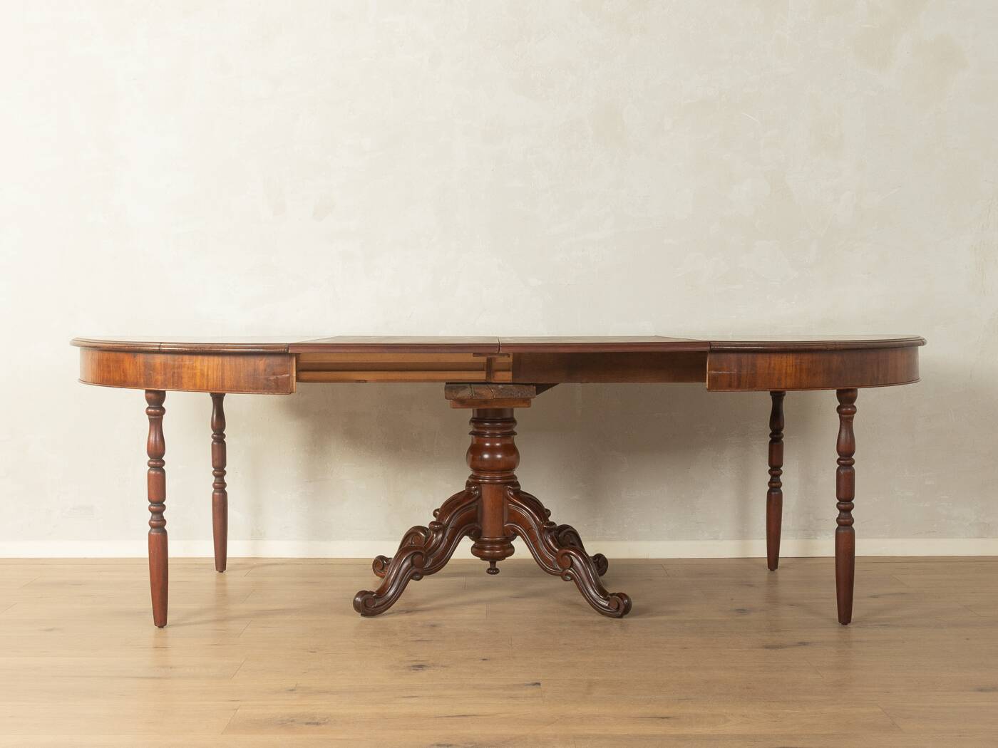Antique extendable table before 1900