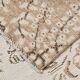 Rare tapis vintage fait main tons rose poudré et beige, motifs floraux