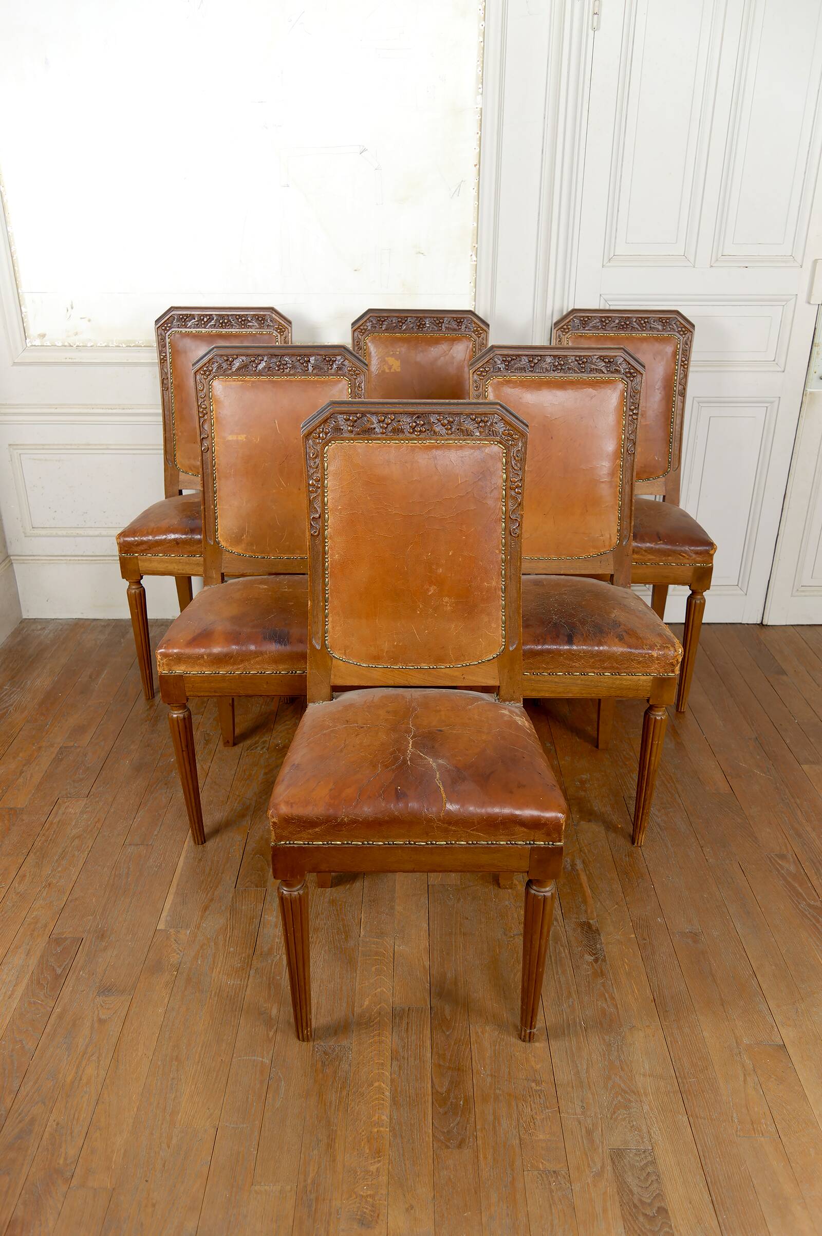 Set of 6 Art Deco carved walnut chairs, Circa 1920