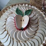 Pie dish in slipware - Apple patterns