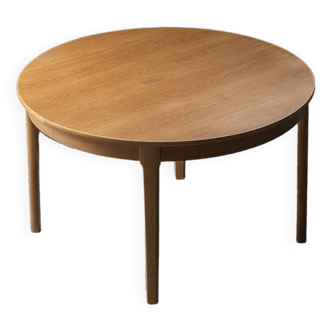 Extendable round dining table in oak, Denmark, 1970s