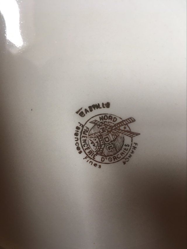 Set old flat plates flowered