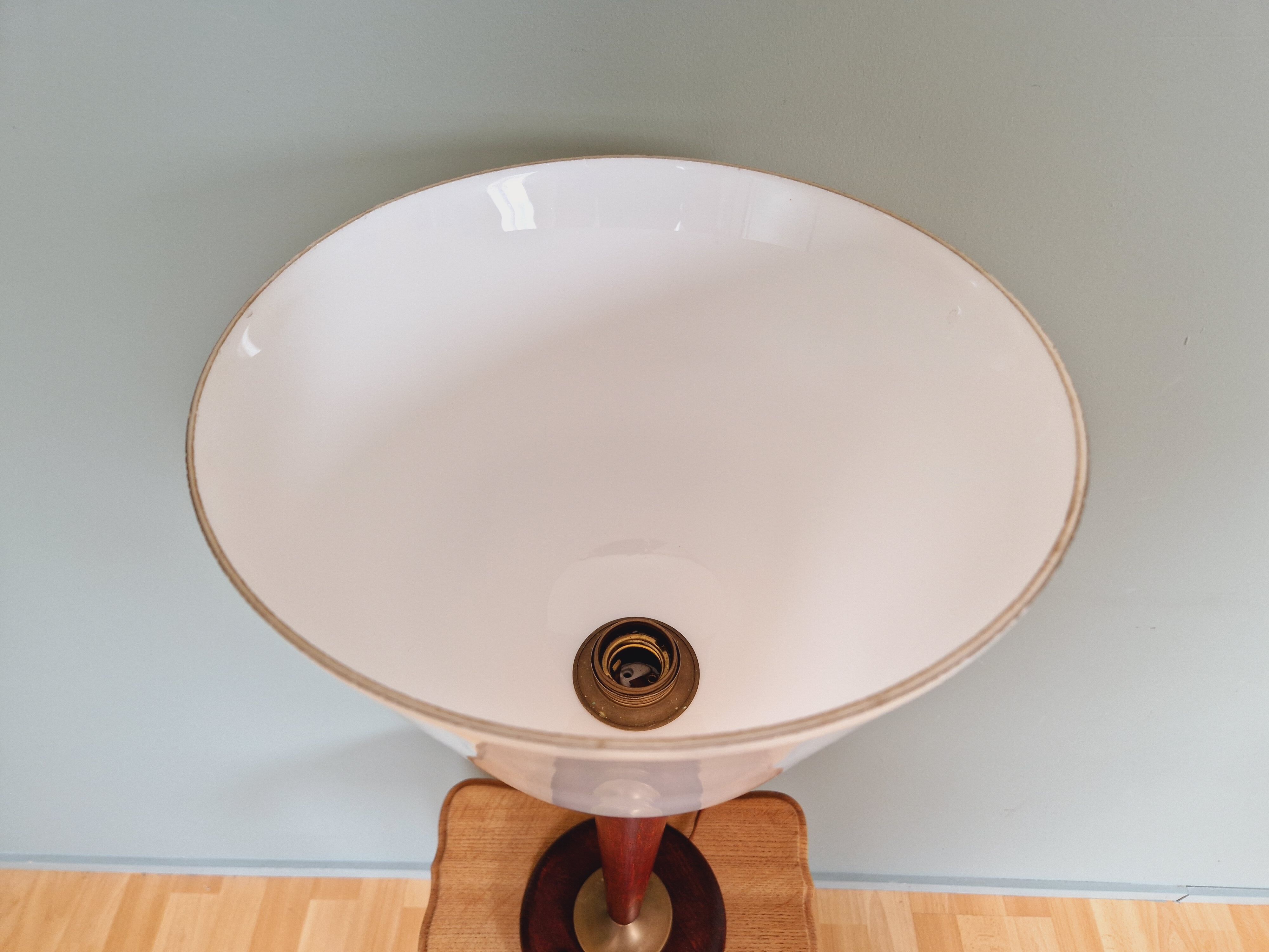 Large Art Deco lamp, in mahogany and opaline wood, 1920s-30s