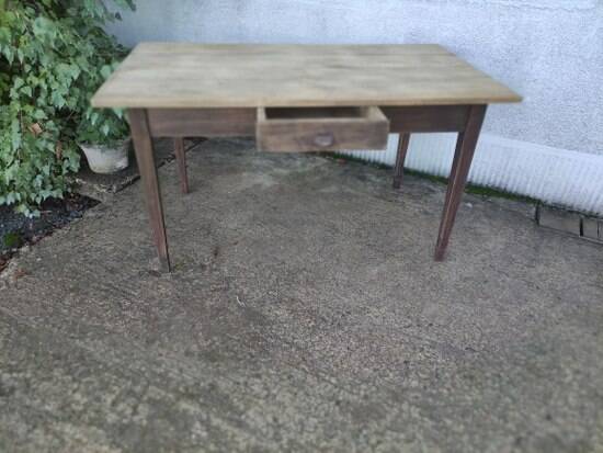Farm table