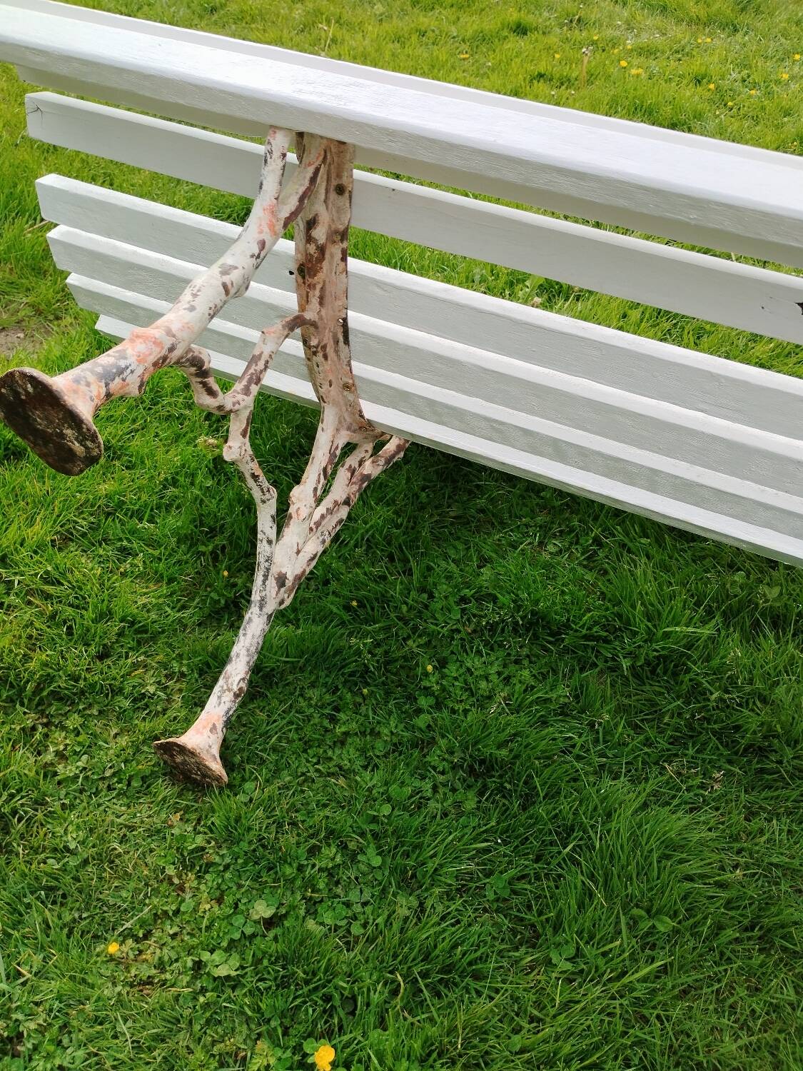 Banc de jardin avec pieds en fonte ancien