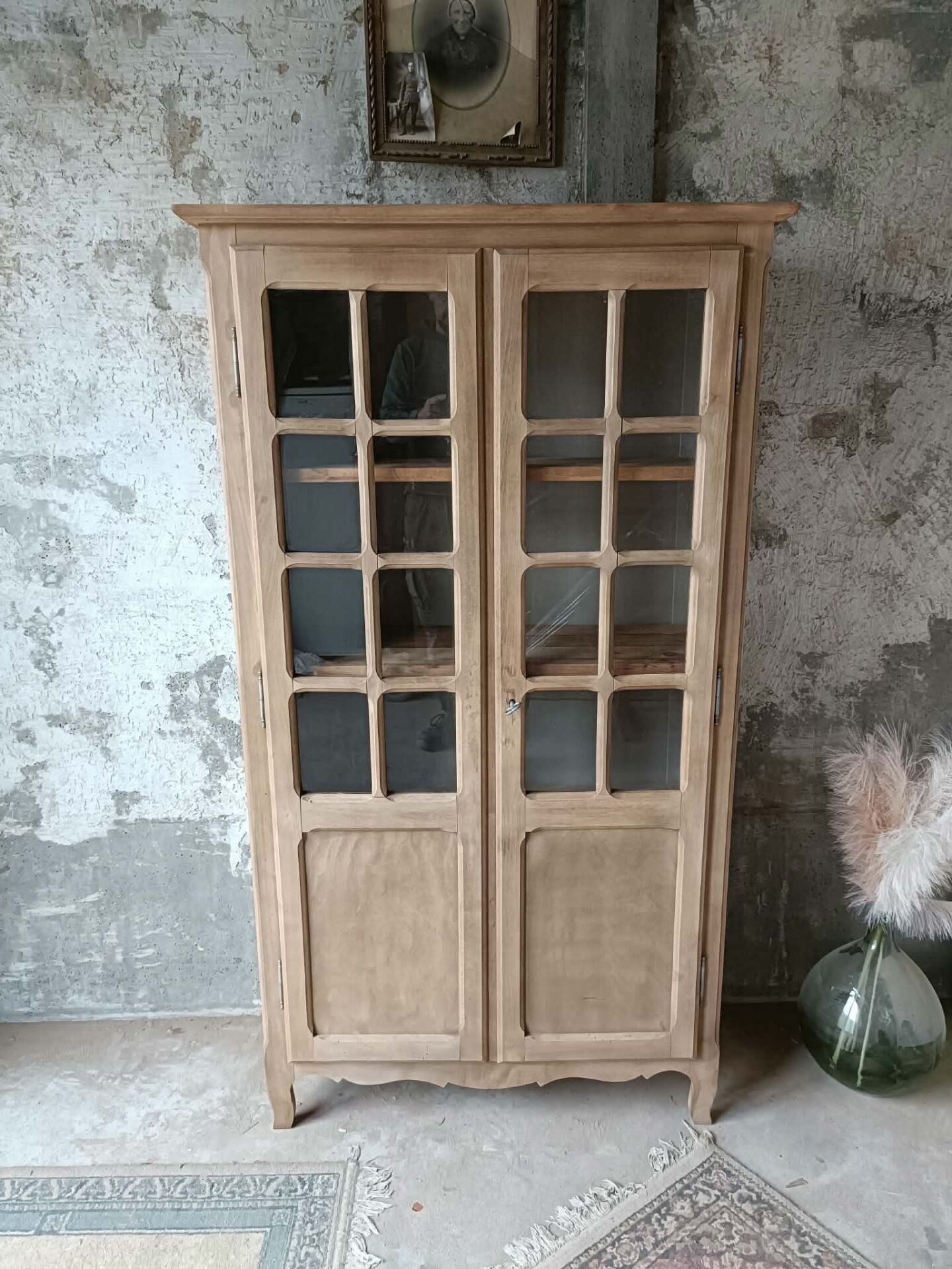 Parisian display cabinet