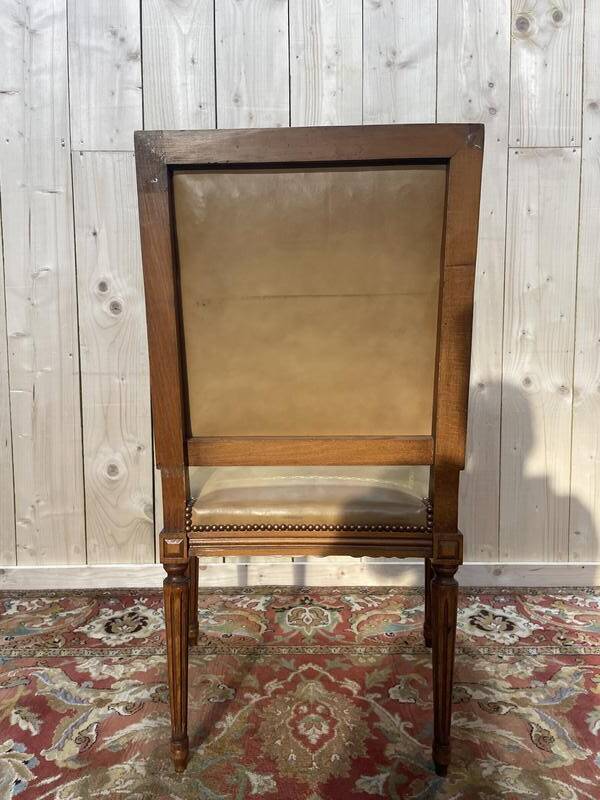 Fauteuil de bureau de style Louis XVI en cuir beige