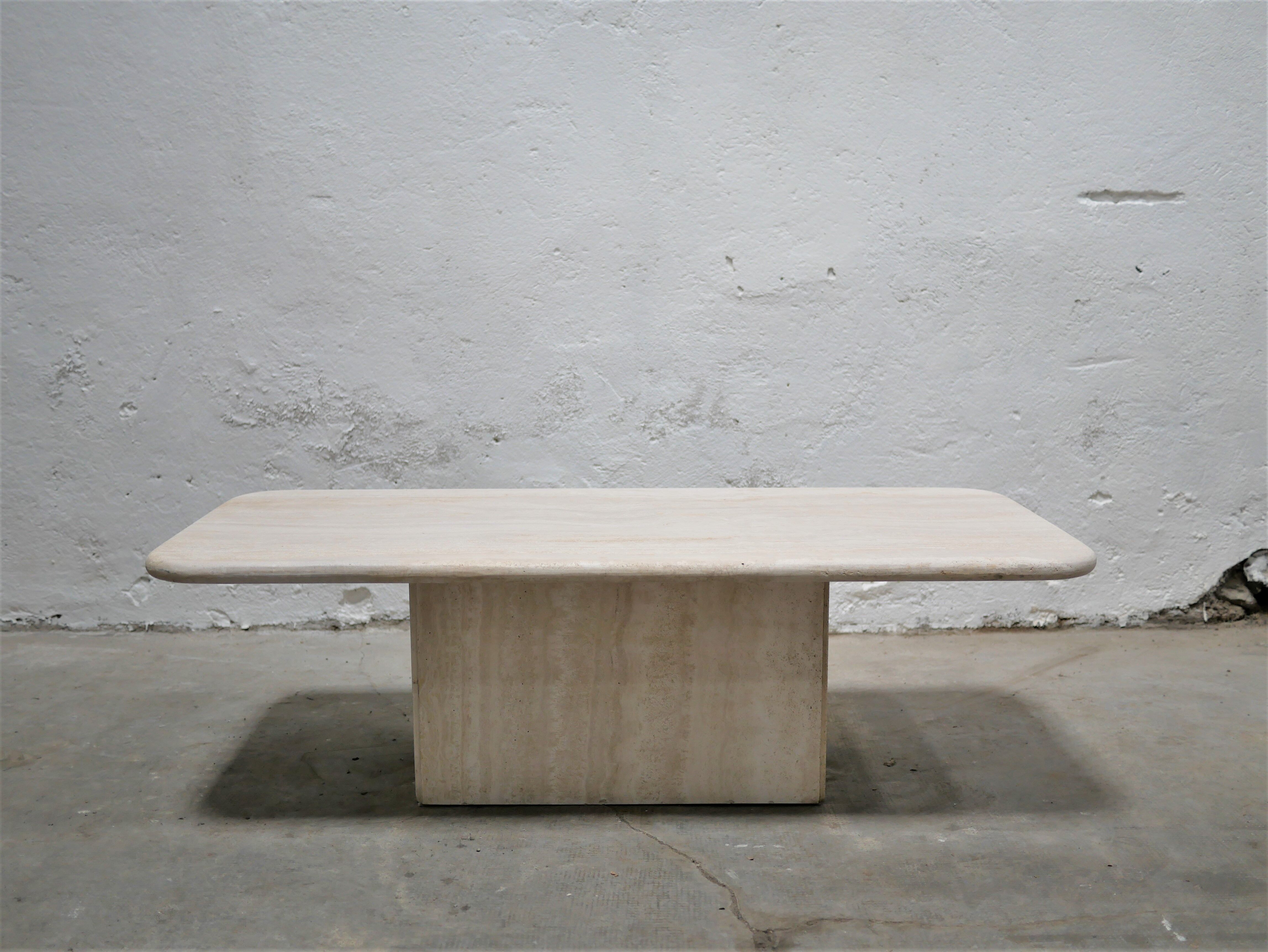 Table basse vintage en travertin