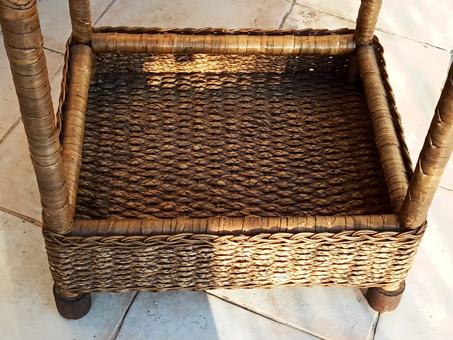 Vintage rattan service