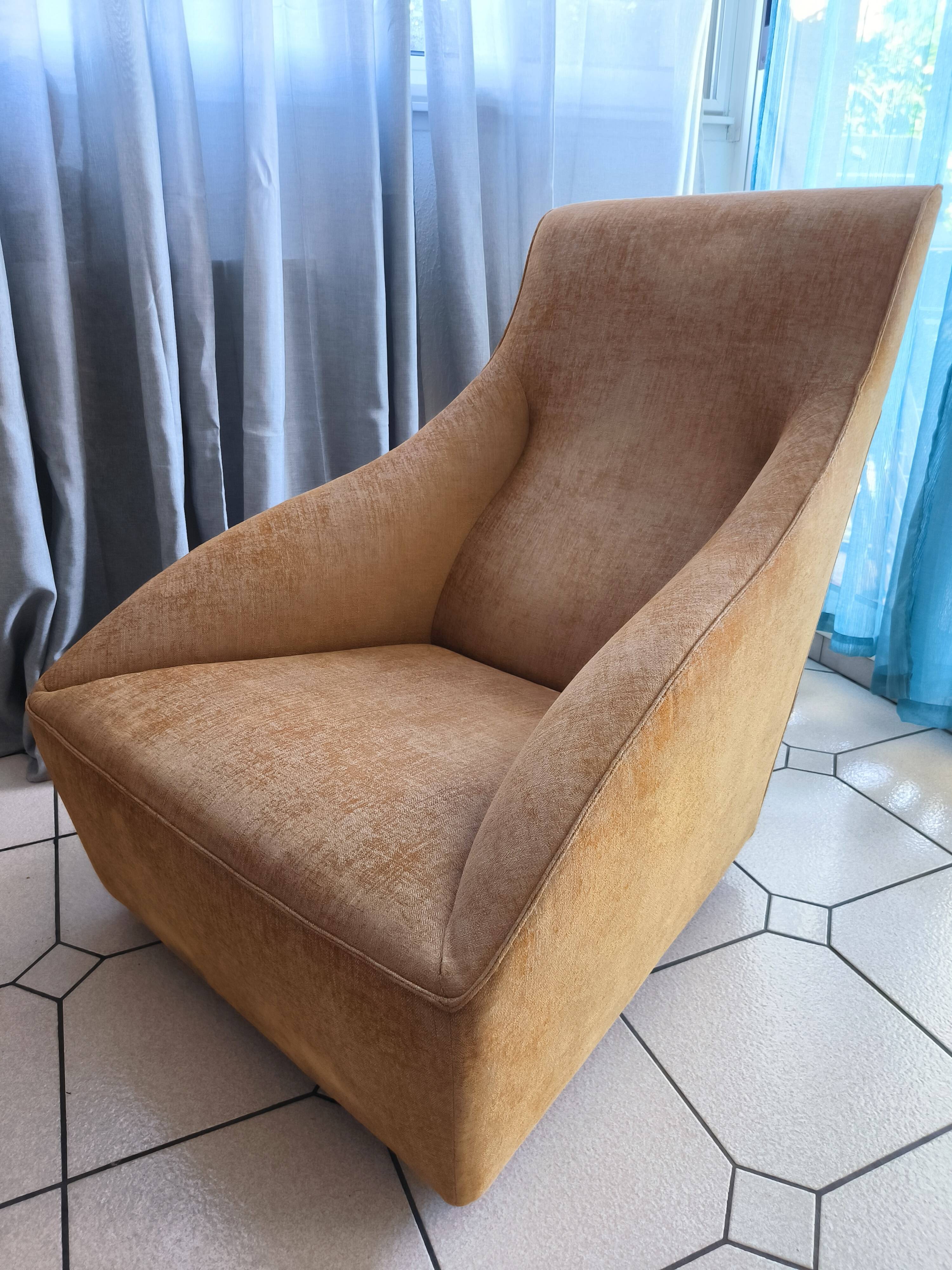 Doda armchair with armrests