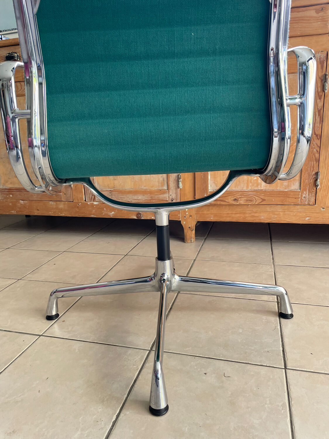 Eames EA 108 armchair designed by Vitra 97