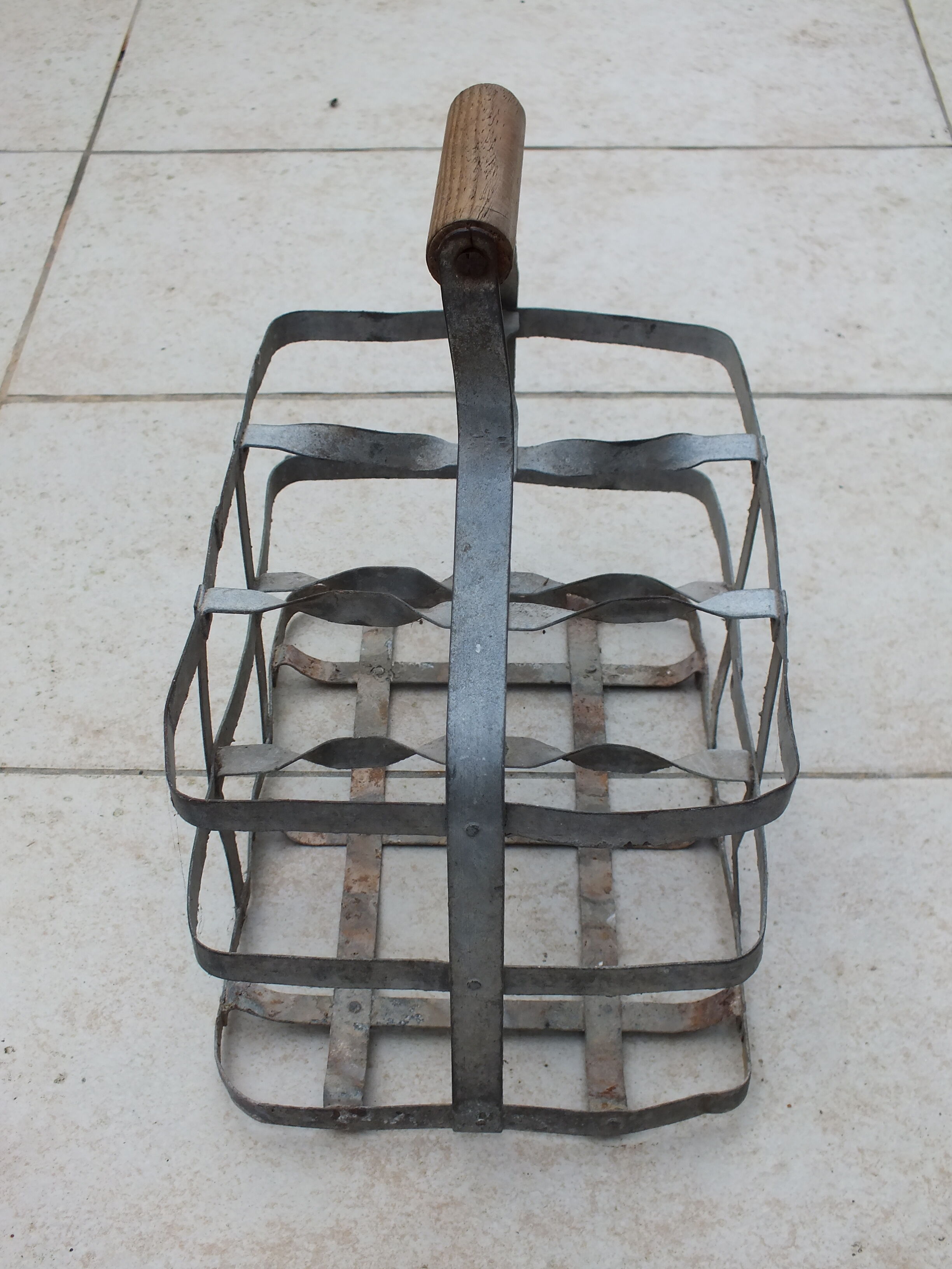 Galva basket with 6 bottles wooden handle
