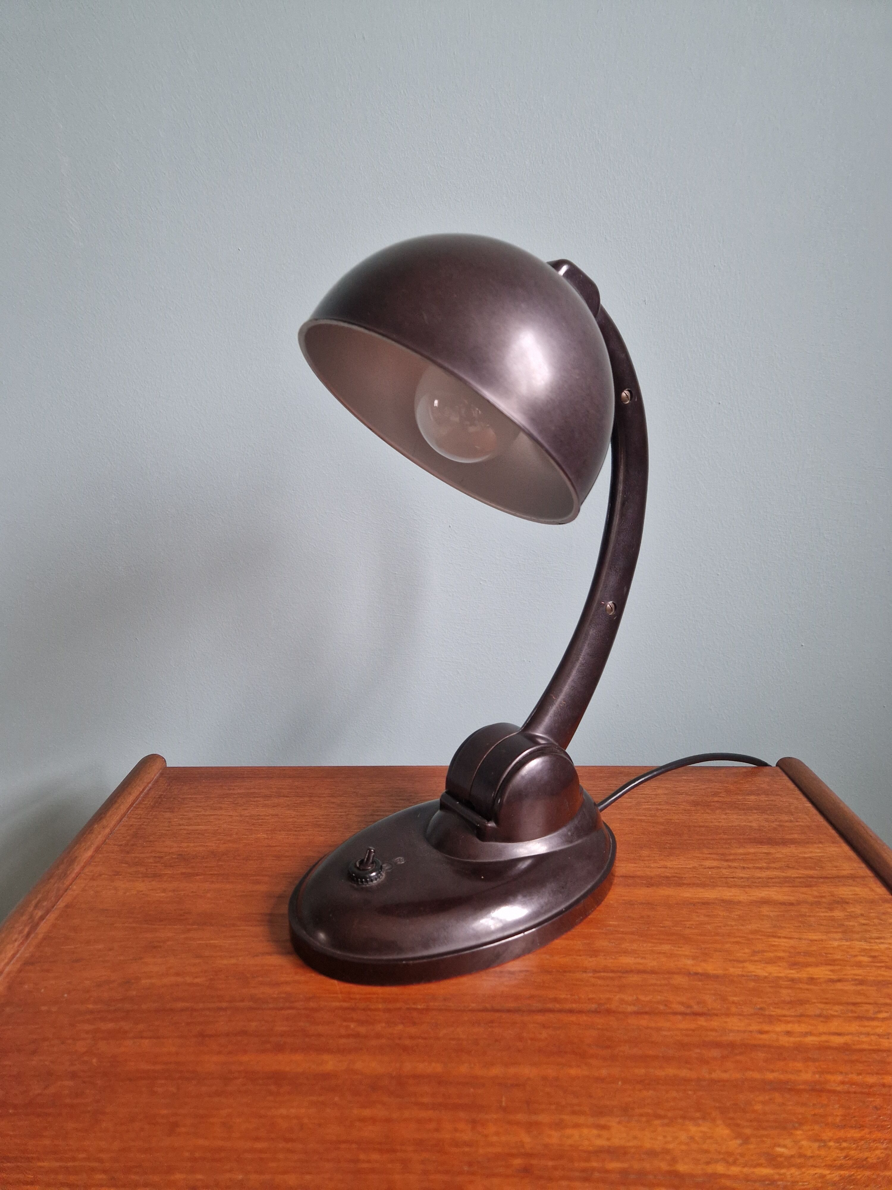Brown Bakelite desk lamp, Eric Kirkman Cole, 1930s