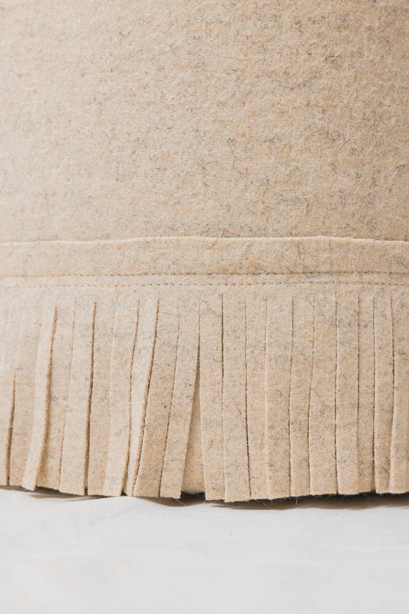 Paire de poufs en laine
