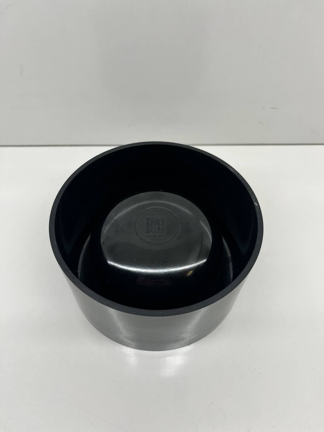 Enzo Mari ashtray Borneo - Danese Milano - Black melamine – Design it