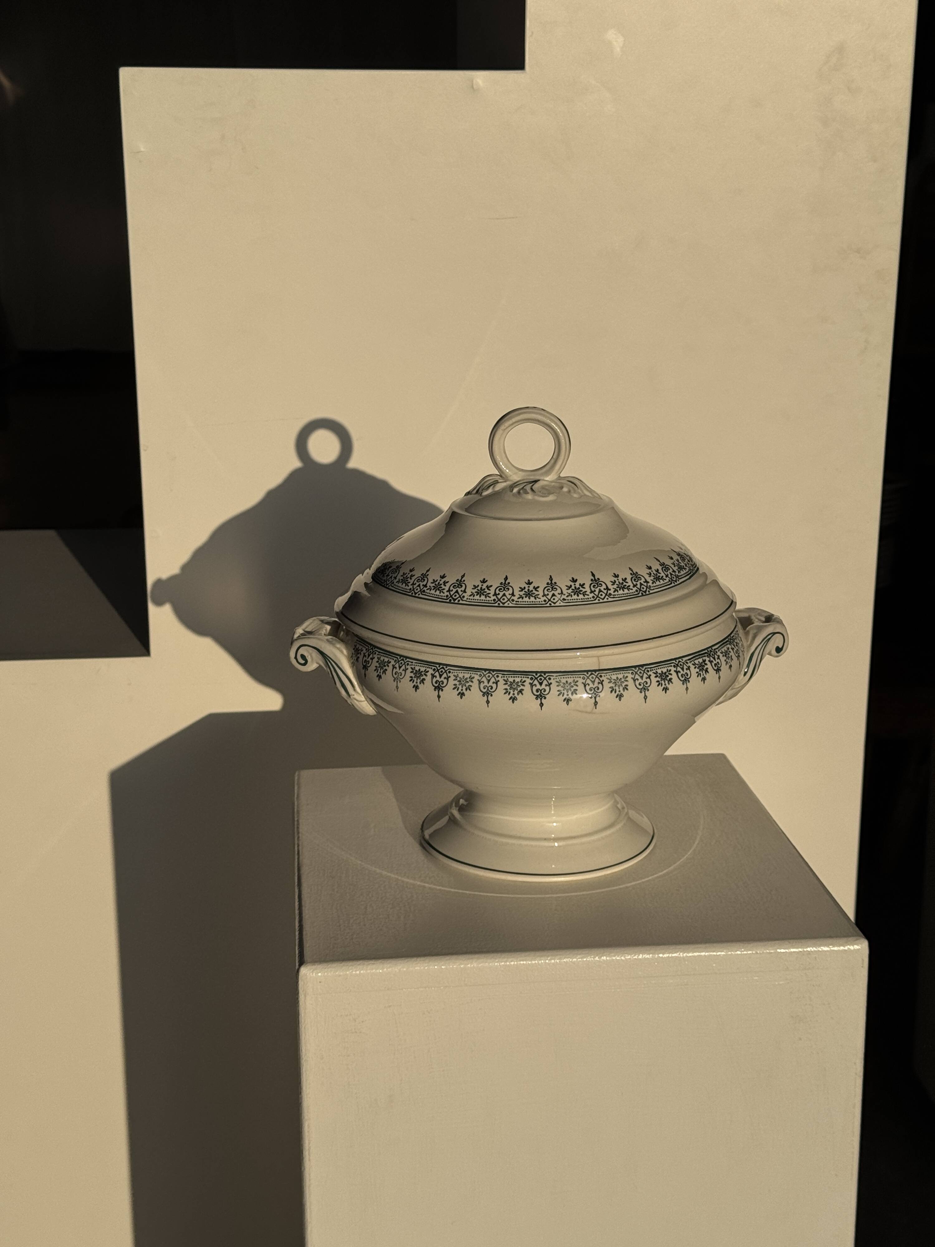 Covered soup tureen or vegetable dish in Saint Amand earthenware H29 D28