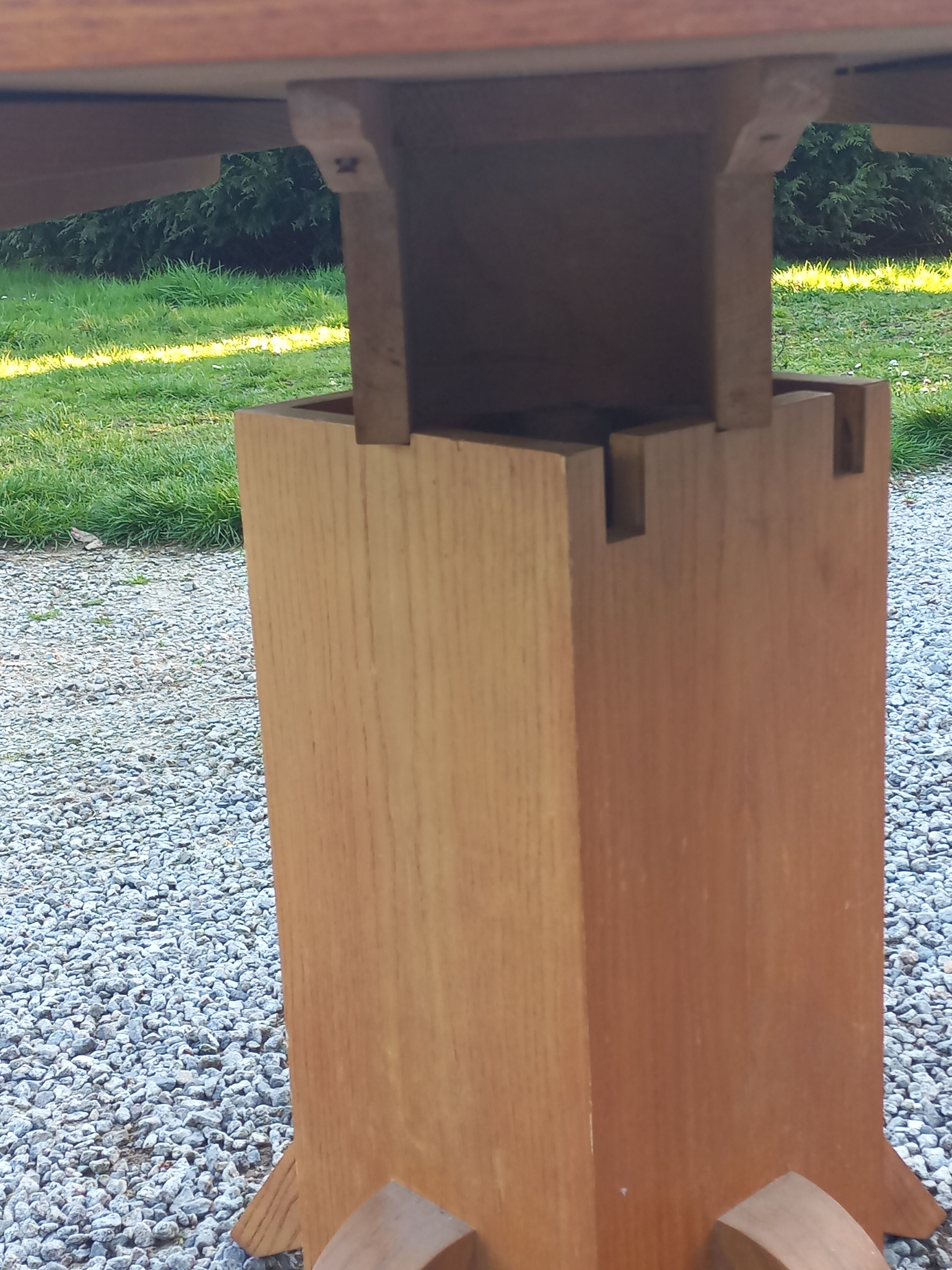 1950s round oak table, 2 heights, central quadripod leg