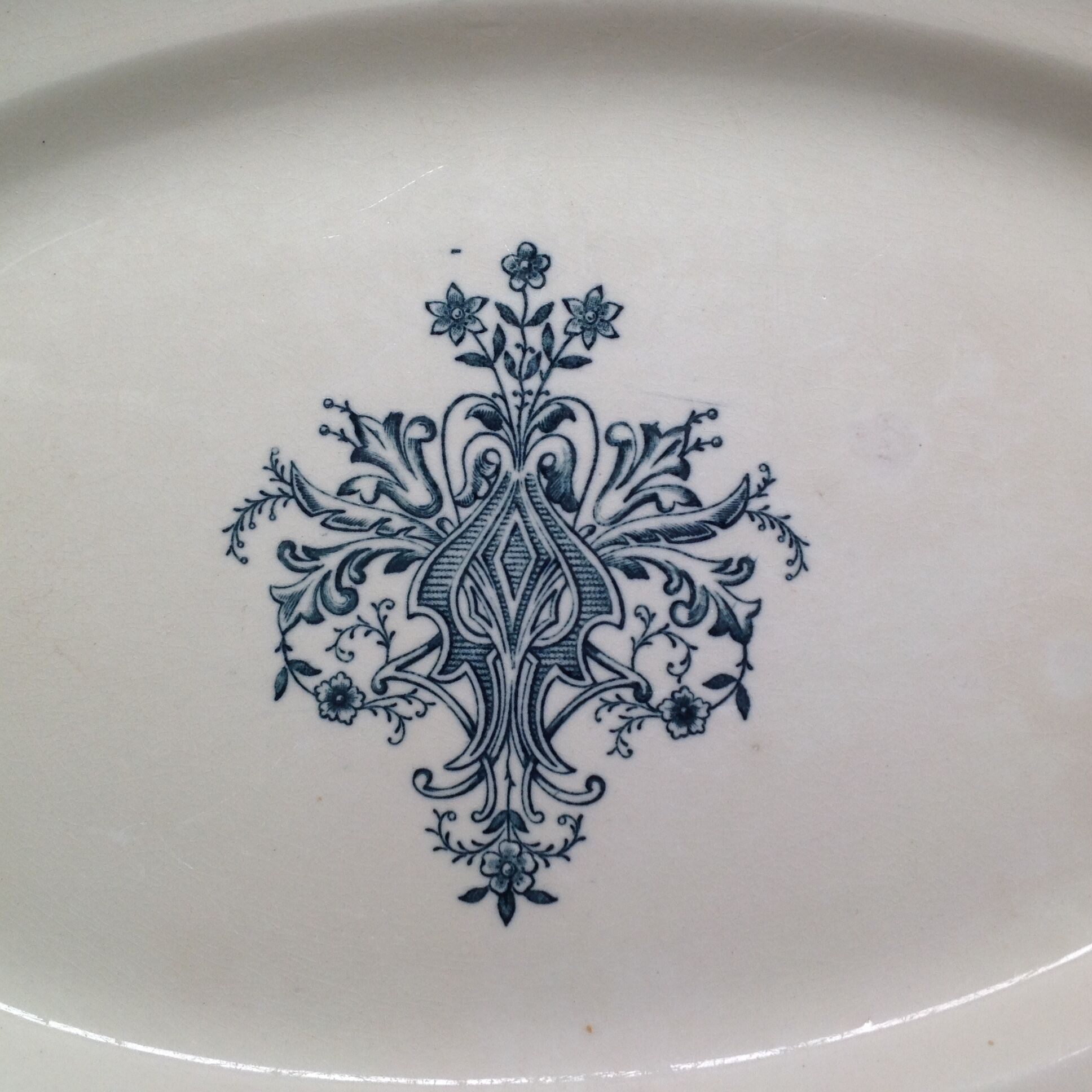 Oval serving dish