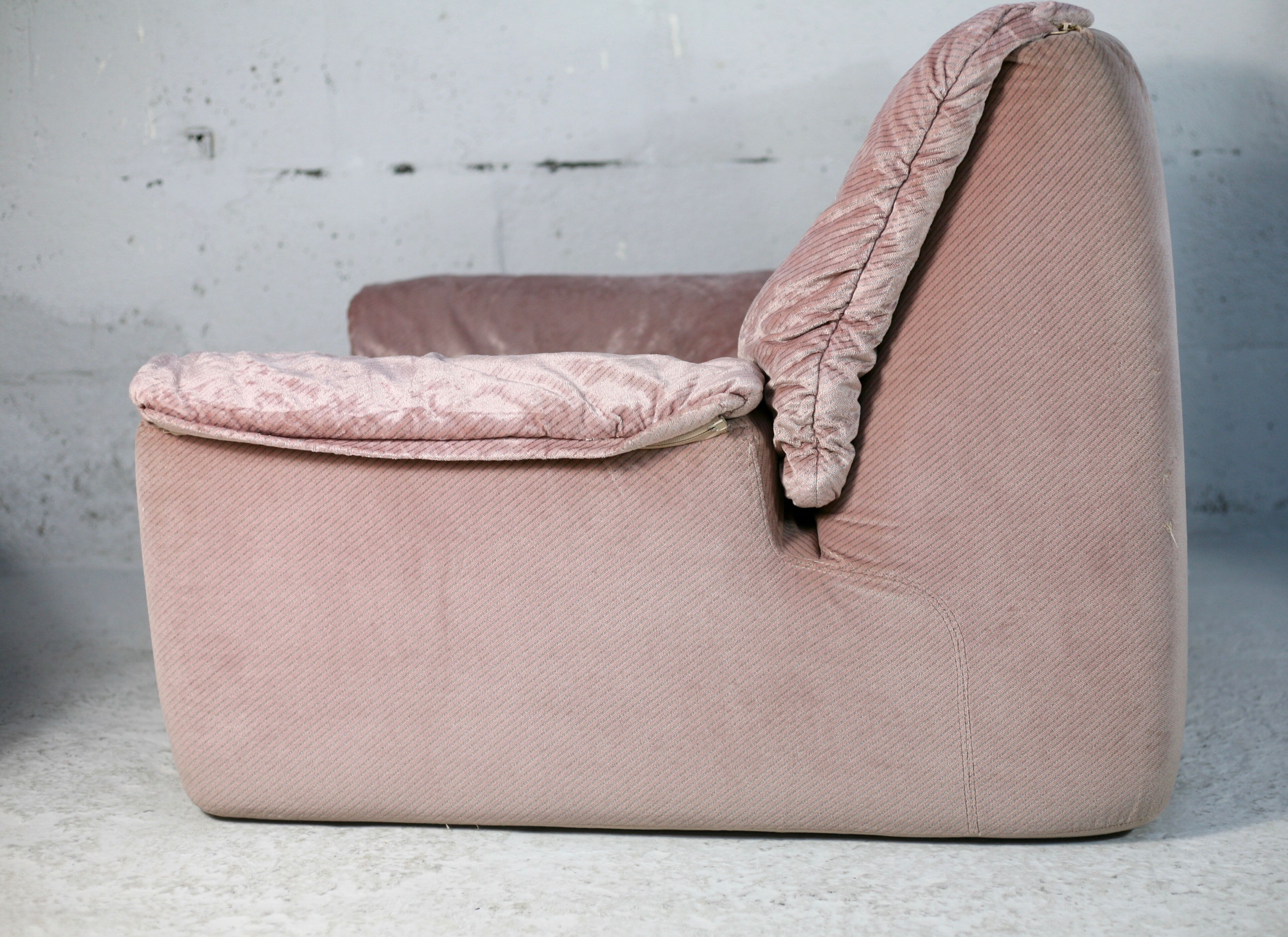 Cinna, pair of armchairs foam and velvet ras pink pale, France, circa 1970